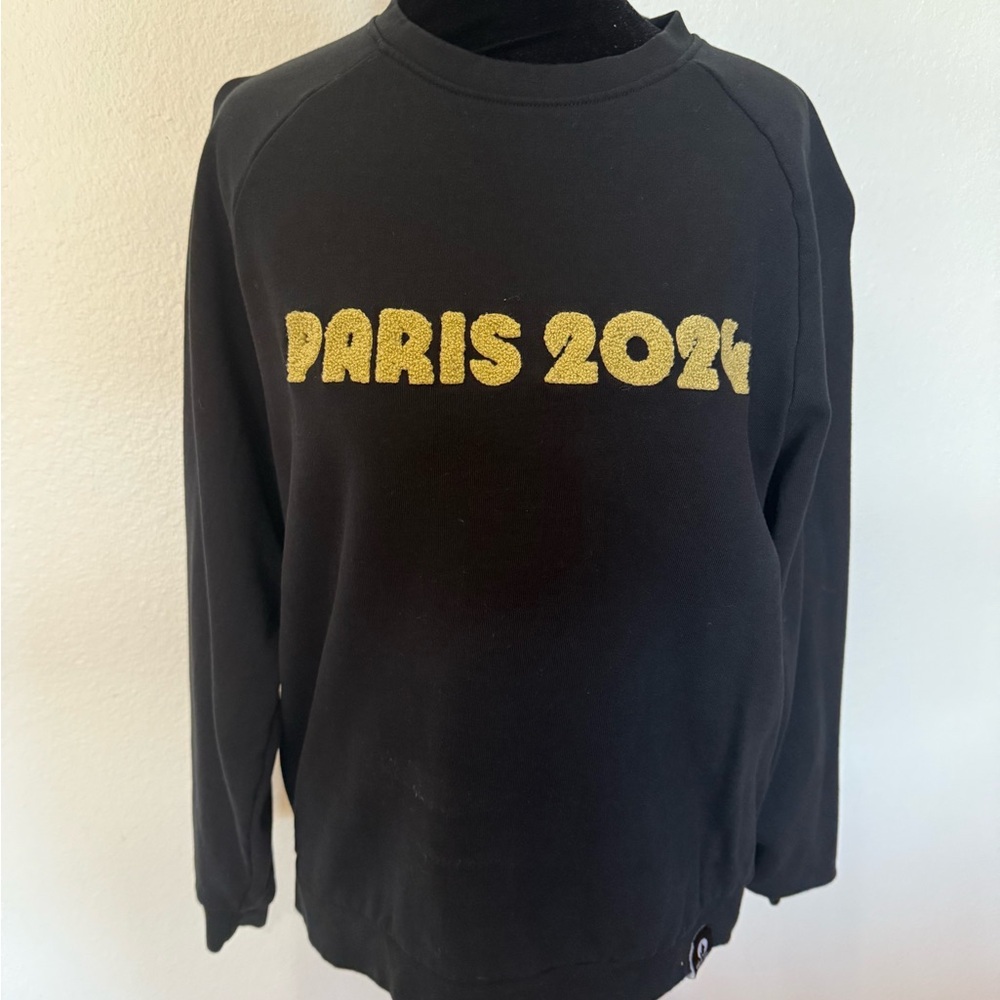 Black Sweatshirt with Gold 'Paris 2024' Print runs small